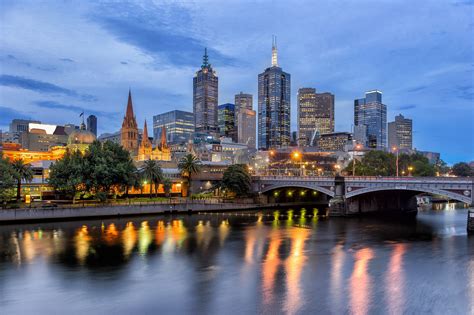 Melbourne .